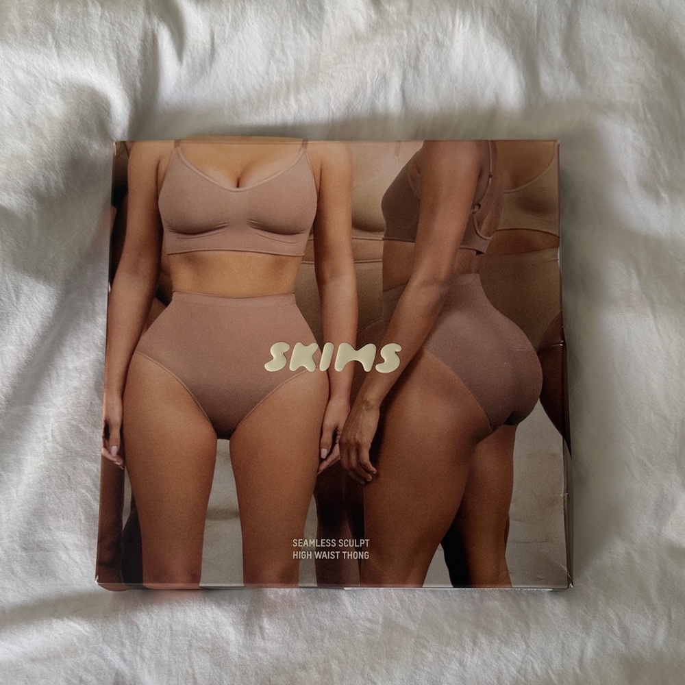 SKIMS Seamless Sculpt High Waist Thong - Medium